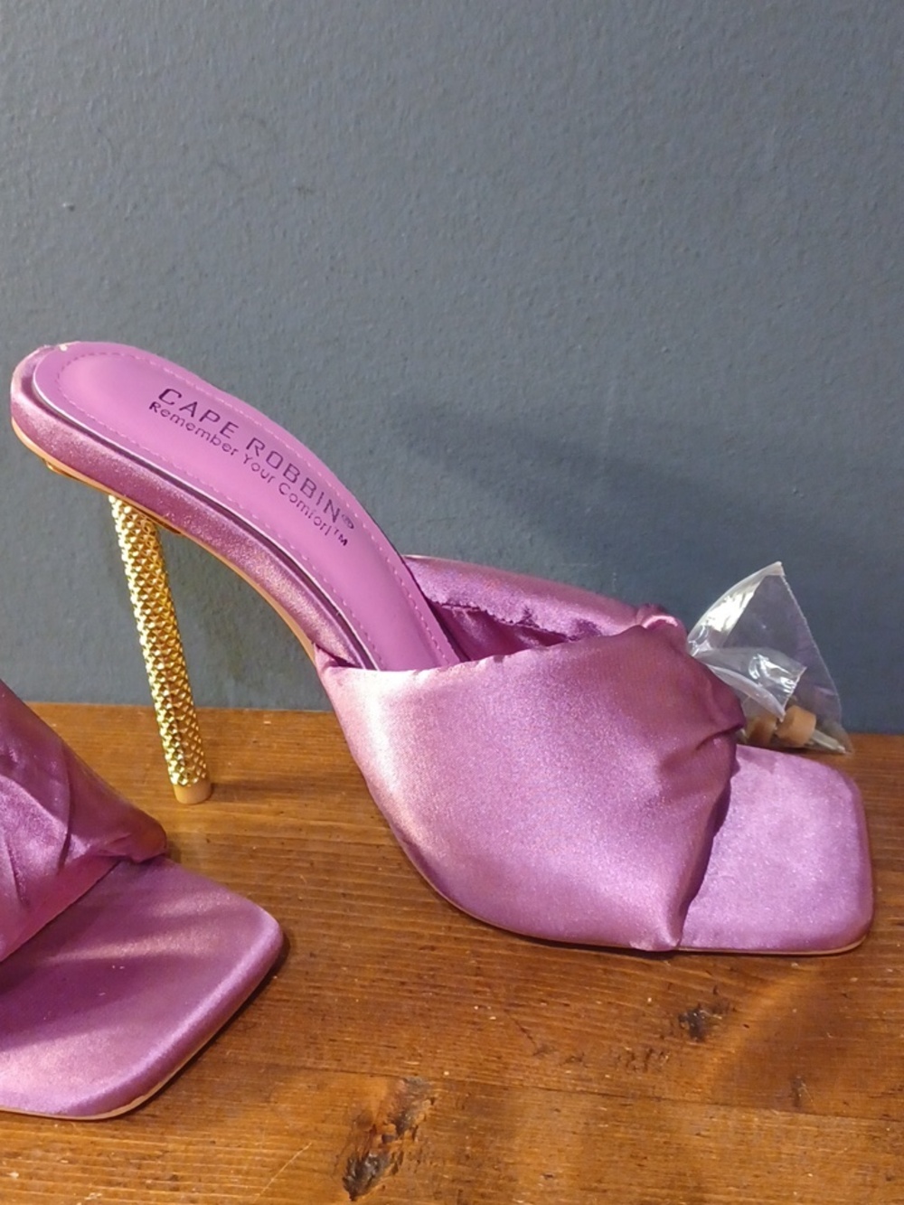 Cape Robbin Heels - Picture 4 of 16